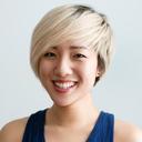 篮球评论员李娜的正面职业照，短发干练